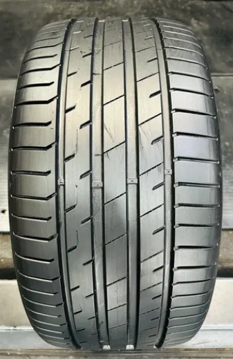 255/35 ZR18 (225/40 R18) 90Y Z RSC